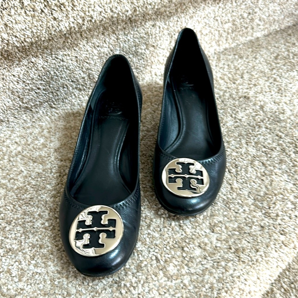 Ladies size 9 1/2 Tory Burch black pumps with silver Tory Burch detail on toe
